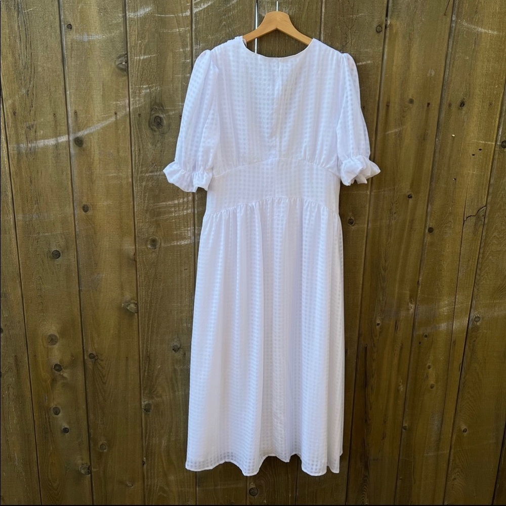 White Gingham Puff Sleeve Button-Up Midi Dress 🌿 - Picture 6 of 8